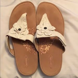 Aetrex Cream and Tan Leather Sandals